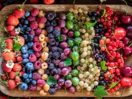 Полезные вкусности: ТОП-7 ягод, которые помогут похудеть