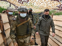 Зеленский побывал на позициях украинских военных на админгранице с оккупированным Крымом
