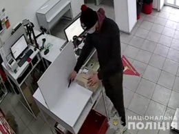 В Киеве полиция поймала почтового вора и раскрыла мошенническую схему. Видео