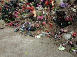 «В них нет красоты» - херсонцев призвали отказаться от пластиковых цветов