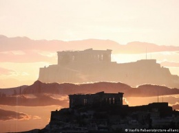 Греция снова открывает двери отдыхающим: что нужно знать туристам