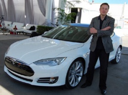 Владельцы Tesla не доверяют своим электрокарам и пытаются защититься от компании Илона Маска