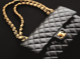 Перепрошивка: как создается культовая сумка Chanel 11.12