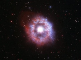 «Хаббл» снял гигантскую звезду на грани смерти [ВИДЕО]