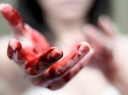 В Кривом Роге возле одного из подъездов найдена мертвая женщина в крови