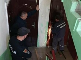 Звала на помощь: в Одессе спасли пожилую женщину из закрытой квартиры,- ФОТО