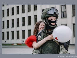 Фотографии невесты и силовика из Беларуси обсудили в Берлине