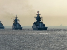 20 кораблей ВМФ России заблокировали подходы к Крыму