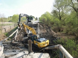 Обвал моста на Львовщине классифицировали как чрезвычайную ситуацию