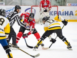 Юные хоккеисты из Кривого Рога одолели киевлян, но уступили команде «Донбасс-1» 2 очка