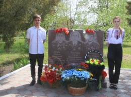 В Новобогдановке вспоминают поименно тех, кто от взрывов защищал