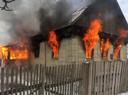 В Терновке как свечки горят заброшенные дома