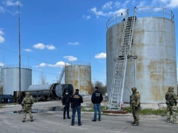 Изъяли 160 тонн горючего: под Днепром нашли незаконный нефтеперерабатывающий завод