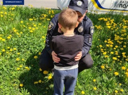 В Черновцах полицейские спасли маленького путешественника и дали ценный совет родителям. Фото