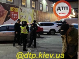 В Киеве произошла массовая драка с ограблением