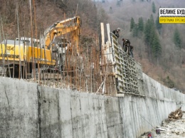 На Закарпатье строят самую высокую в Украине подпорную стенку