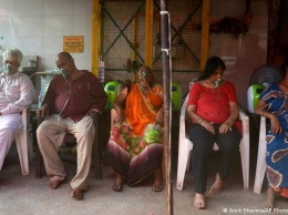 Коронавирус в Индии: помогут ли сейчас маски и прививки?