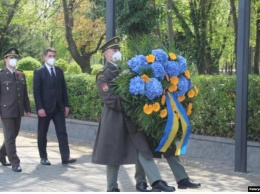 В Праге торжественно почтили память украинцев, погибших во время освобождения от нацистов Чехословакии в конце Второй мировой войны (ФОТО)