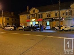Войны таксистов в Кривом Роге: ночью водитель стрелял по машине конкурентов
