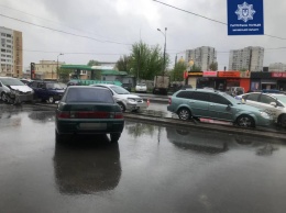 Рекордное ДТП: в Харькове столкнулись семь машин (фото)