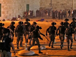 Еще около сотни палестинцев получили за ночь травмы в Иерусалиме
