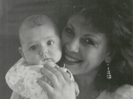 Племянница Софии Ротару опубликовала архивное фото с мамой: как выглядит родная сестра легендарной певицы