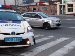 В Киеве разбили еще один автомобиль копов, фото