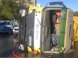 Немного занесло: на Борщаговке пьяный водитель бетономешалки устроил ДТП