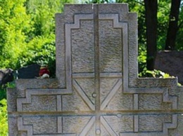 Это культурный шок. Поляки ткнули украинцев носом в могилу Василия Стуса на Байковом кладбище
