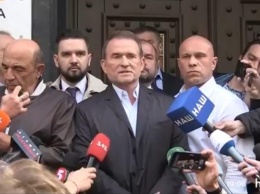 Медведчук вышел из Офиса генпрокурора