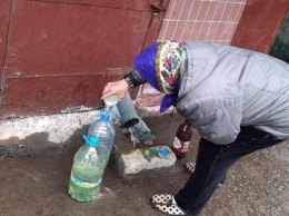 Без воды третьи сутки: жители Синельниково нашли временный выход
