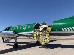 Столкновение в воздухе: пилот посадил самолет с оторванной крышей (фото)