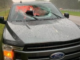 Как удар молнии насквозь пробил пикап Ford F-150 (фото)