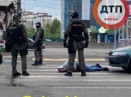 В Киеве взорвали банкомат и украли деньги, злоумышленников задержали (фото, видео)