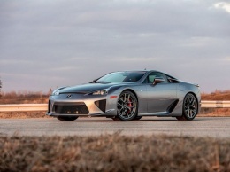 На аукцион выставили один из 11 суперкаров Lexus LFA стального цвета