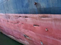 В Херсонском морпорту судно «Mehmet Aga» врезалось в баржи возле причала