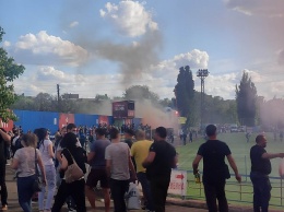 В Кривом Роге запорожские болельщики устроили погром на стадионе