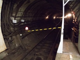 На "Арсенальной" мужчина прыгнул под поезд: метро поменяло режим работы на час