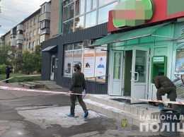 В Киеве двое мужчин взрывали банкоматы, вывозили их за пределы города и разбирали