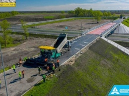 Завершается строительство моста через канал Днепр - Донбасс