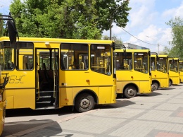 В 13 школ Днепропетровщины отправились новые автобусы