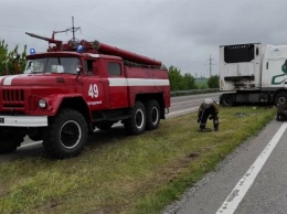 ДТП с автобусом и двумя грузовиками на трассе в Днепропетровской области: пострадал мужчина