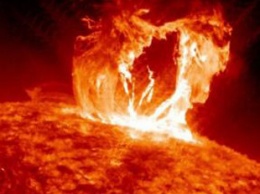 NASA показало первое видео мощного извержения на Солнце