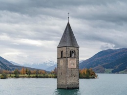 В Италии на дне озера показалась деревня, ставшая прототипом хоррора Netflix "Затопленный город"