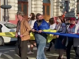 В Харькове сотни людей прошли маршем в честь Дня вышиванки
