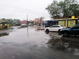 Специалисты КП «Городские дороги» дежурят на улицах Одессы, ликвидируя подтопления