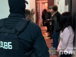 Во Львове разоблачена банда полицейских-наркодиллеров