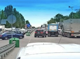 Оборвались провода: на Запорожском шоссе огромная пробка