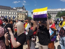 В Киеве прошел марш трансгендеров, длился 20 минут