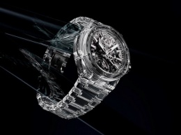 В Швейцарии выпустили часы, корпус и браслет которых выполнены из сапфира